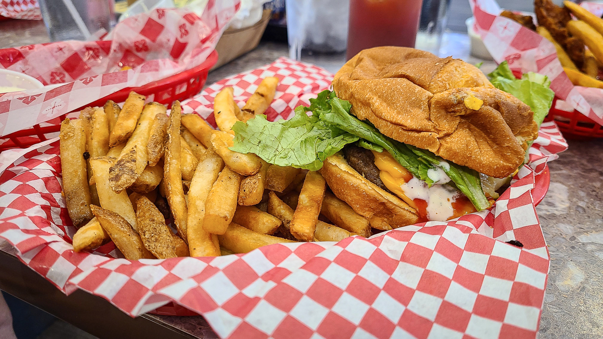 Mustang Sally's Burger - Deadwood