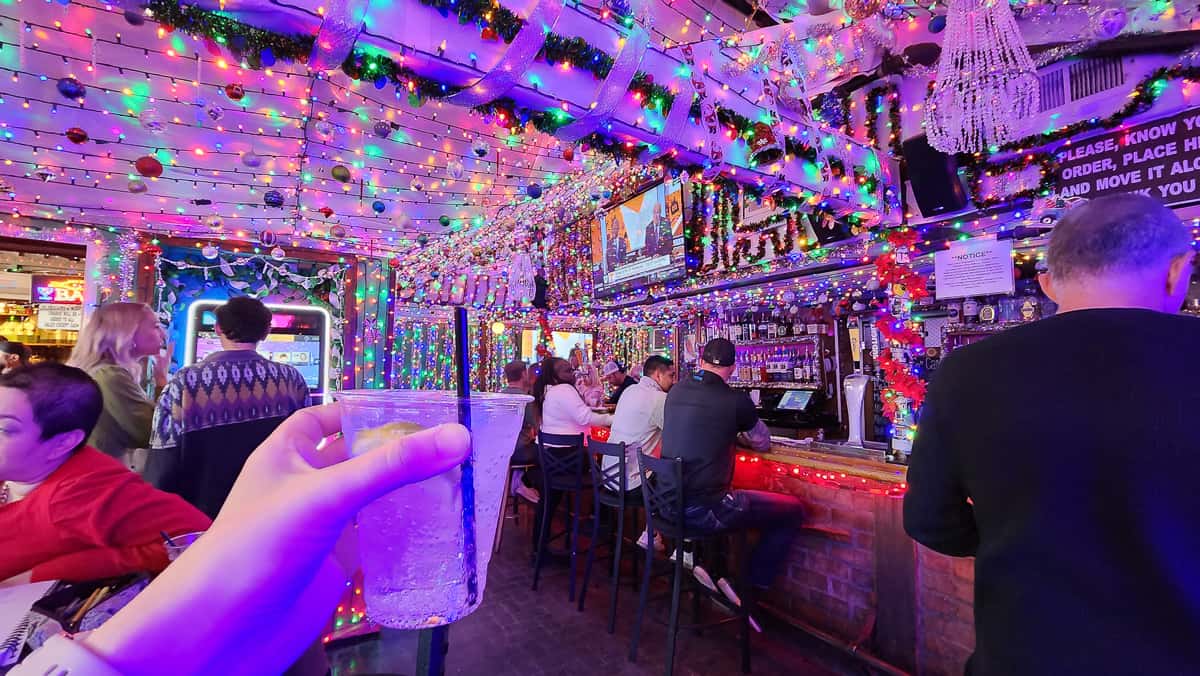 Coach house entertainment - best dive bars in scottsdale, arizona